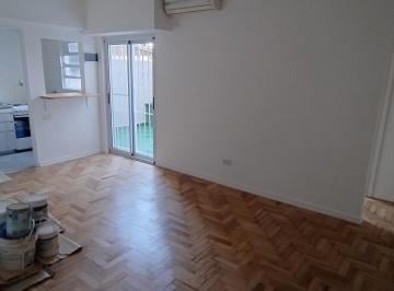 Departamento · 38m² · 2 Ambientes · Reciclado! a m Subte. 2 Amb con Patio en Impecable Estado!