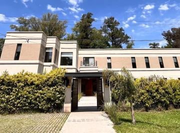 Hotel · 599m² · 15 Dormitorios · 5 Cocheras · Hotel Boutique en Venta en Pilar con Renta Operativa, Piscina y Cowork