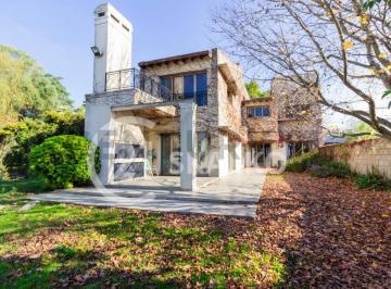 Oficina comercial · 448m² · 13 Ambientes · 1 Cochera · Venta Casa, 3 Dorm., Piscina, Parque, Cochera, Casa Auxiliar, Villa Amelia.