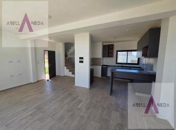 Casa · 104m² · 4 Ambientes · 1 Cochera · Dúplex 3 Dorm. con Renta en Venta. Facilidades de Pago - Financiación