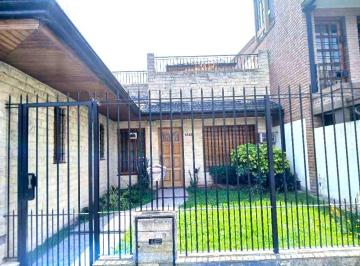 Casa · 180m² · 4 Ambientes · 1 Cochera · Casa en Venta Pje Calderon Al 6100 Wilde Centro