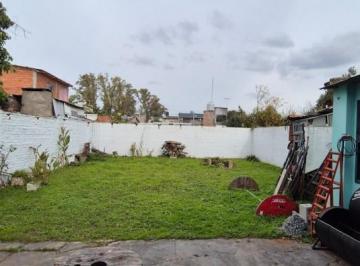 Casa de 4 ambientes, Moreno · Venta Casa 4 Ambientes con Cochera y Fondo Libre | Zona Plaza Bujan / Unm