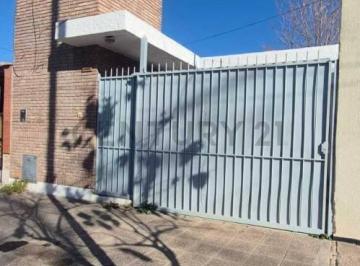 Casa · 82m² · 2 Dormitorios · 1 Cochera · Casa en Alquiler – 25 de Mayo 3300, Ciudad de Mendoza