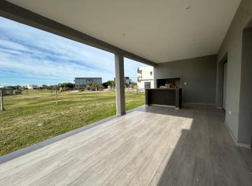 Casa · 150m² · 4 Ambientes · 4 Cocheras · Casa en Venta San Sebastian - Lote Interno 3 Dorm Piscina en Planos