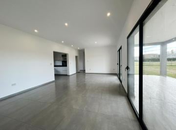 Casa · 150m² · 4 Ambientes · 4 Cocheras · Casa en Venta San Sebastian - Lote Interno 3 Dorm
