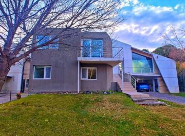 Casa · 338m² · 5 Ambientes · 2 Cocheras · Exclusiva Residencia de Categoria en Entorno Privilegiado | Barrio Rincon Club de Campo