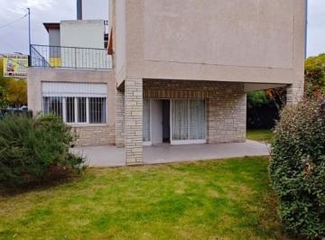 Casa · 190m² · 5 Ambientes · 1 Cochera · Casa 4 Dorm. en Alquiler | Centro Oeste Neuquen