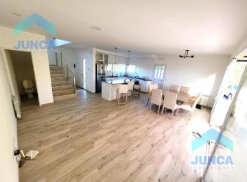 Casa · 107m² · 4 Ambientes · 2 Cocheras · Casa Apta Crédito en Esquina 2 Dorm. (Ampliable)