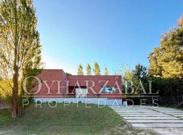Casa · 180m² · 4 Ambientes · 1 Cochera · Casa en Pinamar