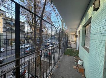Departamento de 4 ambientes, Villa del Parque · Oportunidad 4 Ambientes Al Frente con Balcon Baño y Toilette