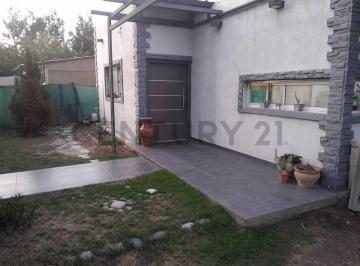 Casa · 140m² · 4 Ambientes · 2 Cocheras · Venta de Casa en Barrio San Miguel 2 en Rodeo de La Cruz, Guaymallen