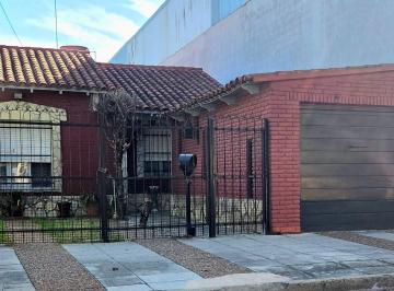 Casa de 5 ambientes, General San Martín · Casa en Venta de 5 Ambientes, 2 Garajes, Gran Patio. Lote Propio