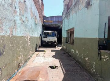 Bodega-Galpón · 301m² · Venta Galpon con Casa a Reciclar Nueva Pompeya