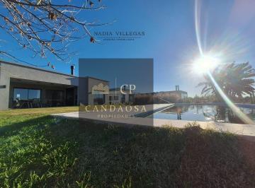 Casa · 120m² · 4 Ambientes · 5 Cocheras · Casa en Venta San Sebastián Área 13 | 4 Ambientes con Pileta