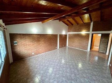 Casa · 76m² · 4 Ambientes · 1 Cochera · Casa en Venta de 2 Dorm., La Quinta, villa Carlos Paz