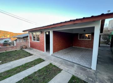Casa · 76m² · 4 Ambientes · 1 Cochera · Casa en Venta de 2 Dorm., La Quinta, villa Carlos Paz