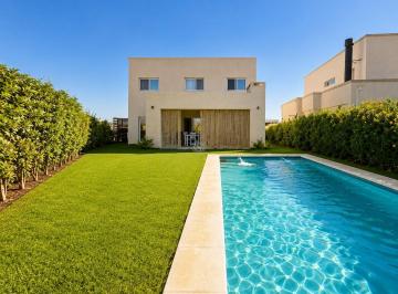 Casa · 141m² · 5 Ambientes · 2 Cocheras · Casa en Venta en Santa Lucia, Pilar del Este, Pilar