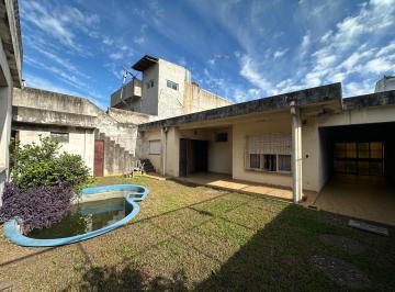 Casa · 160m² · 5 Ambientes · 4 Cocheras · En Venta Casa a Refaccionar Apto Credito