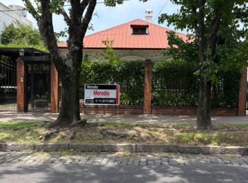 Casa de 6 ambientes, Vicente López · Excelente Casa de 6 Amb. en Venta de Una Planta con 562 m² de Terreno, 260 m² Cub. Jardín y Piscina.