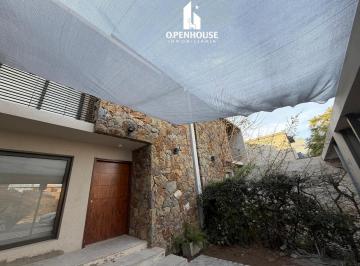 Casa · 240m² · 3 Dormitorios · 2 Cocheras · Openhouse Alquila Hermosa Casa en Barrio Altas Mendoza.