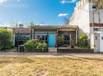 Casa · 84m² · 3 Ambientes · 1 Cochera · Casa 3 Ambientes con Patio y Jardín en Venta | Apto Crédito