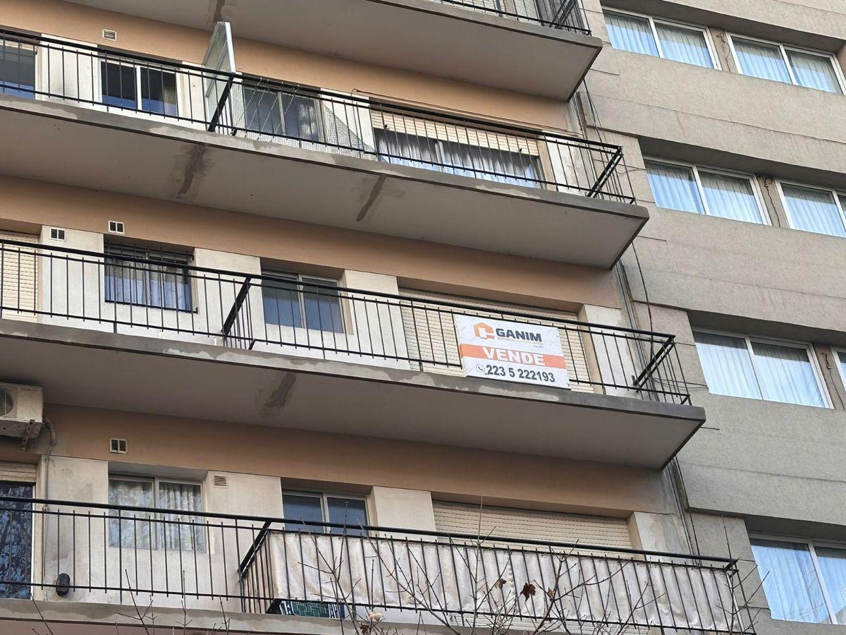 Departamento en estado original, 2 amb, 39m² con balcón — Plaza Colón