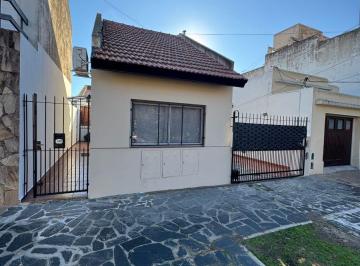 Casa de 4 ambientes, Lomas de Zamora · Alquiler de Casa 4 Ambientes en Banfield.