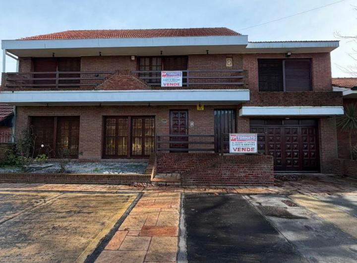 Casa · 209m² · 5 Ambientes · 1 Cochera