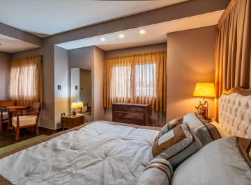 Casa · 308m² · 5 Ambientes · 2 Cocheras · Venta Casa Abril Club de Campo - Piscina Climat