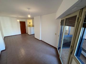 Departamento · 42m² · 2 Ambientes · Alquiler| Departamento 1 Dorm. con Balcón Contra - Frente en Barrio Centro - Tap