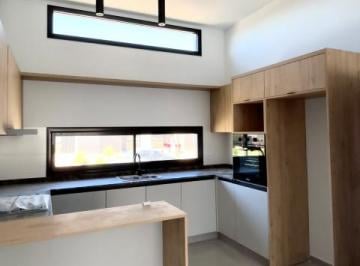 Casa de 5 ambientes, Córdoba · ¡Mudate Hoy Al Hogar de Tus Sueños!