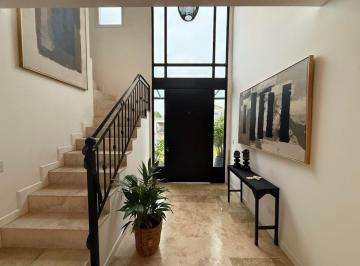 Casa de 5 ambientes, Escobar · Casa con Excelente Vista Al Corredor Central, Excelente Construcción.