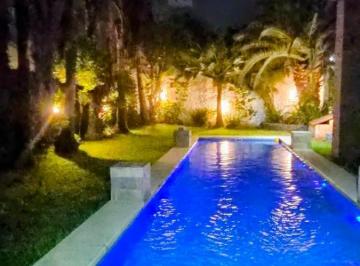 Casa · 250m² · 5 Ambientes · 1 Cochera · Casa en Martinez