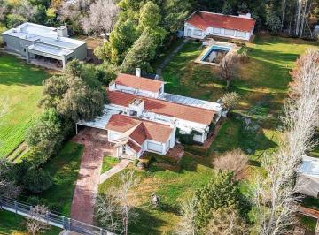 Casa · 380m² · 5 Ambientes · 2 Cocheras · Patagonia Apta Crédito Lote de 3612 m Cubiertos 380