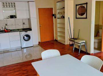 Departamento · 54m² · 3 Ambientes · Departamento en Alquiler de 3 Ambientes Al Frente con Balcón y Patio Monte Castro Amoblado Equipado