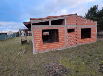 Casa · 233m² · 4 Ambientes · 2 Cocheras · Ideal Para Vivienda Permanente - Casa a Terminar en Barrio San Rafael