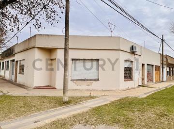 Casa · 142m² · 4 Ambientes · 2 Cocheras · Casa de Dos Dorm. - Esquina España y Pueyrredón Venado Tuerto