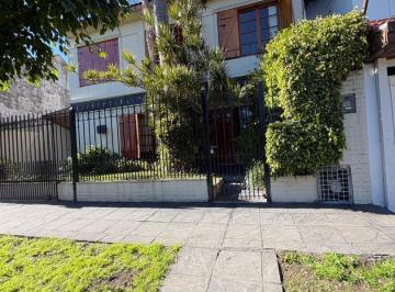 Casa · 320m² · 5 Ambientes · 2 Cocheras · Casa en Venta en Lomas de Zamora