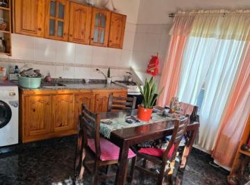 Casa · 600m² · 1 Ambiente · 1 Cochera · Venta de Casa Multifamiliar Cañuelas
