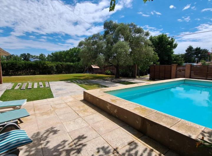 Casa · 145m² · 4 Ambientes · 2 Cocheras