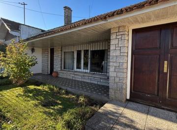 Quinta vacacional · 233m² · 6 Ambientes · 2 Cocheras · Chalet 6 Ambientes en Punta Mogotes a 100 m del Mar
