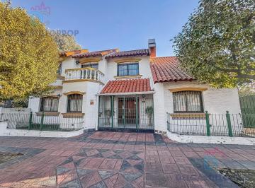 Casa · 186m² · 5 Ambientes · 2 Cocheras · Venta Casa en Garin