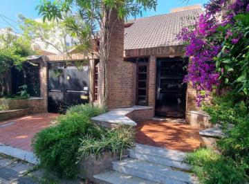 Casa · 190m² · 8 Ambientes · 3 Cocheras · Casa en La Plata