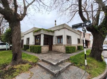 Casa · 140m² · 3 Ambientes · 1 Cochera · Casa 3 Amb - Dep - Patio - Garage - Chauvin