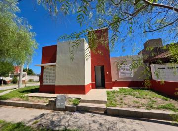 Casa · 104m² · 2 Dormitorios · 1 Cochera · Casa Esquina en Venta en Barrio Parque Norte!