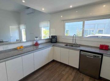 Casa de 4 ambientes, Esteban Echeverría · Hermosa Propiedad 4 Ambientes en Santa Ines