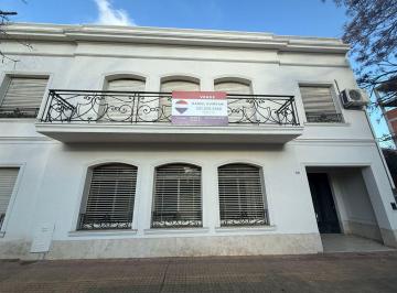 Casa · 205m² · 7 Ambientes · 1 Cochera · Venta de Casa de 4 Dorm. en Barrio Norte