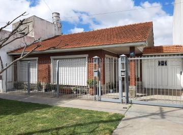 Casa · 120m² · 4 Ambientes · 1 Cochera · Venta - Oportunidad Chalet 4 Ambientes con Jardín - Chauvin