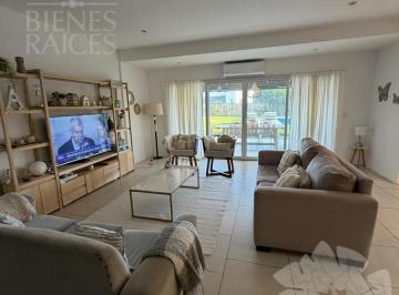 Casa · 174m² · 6 Cocheras · Hermosa Casa en Venta en Barrio San Rafael, Villanueva