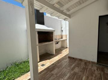 Casa · 95m² · 4 Ambientes · 3 Cocheras · Casa en PH. Gonnet Bell 27 E/ 489 y 491 - 3 Dorm..